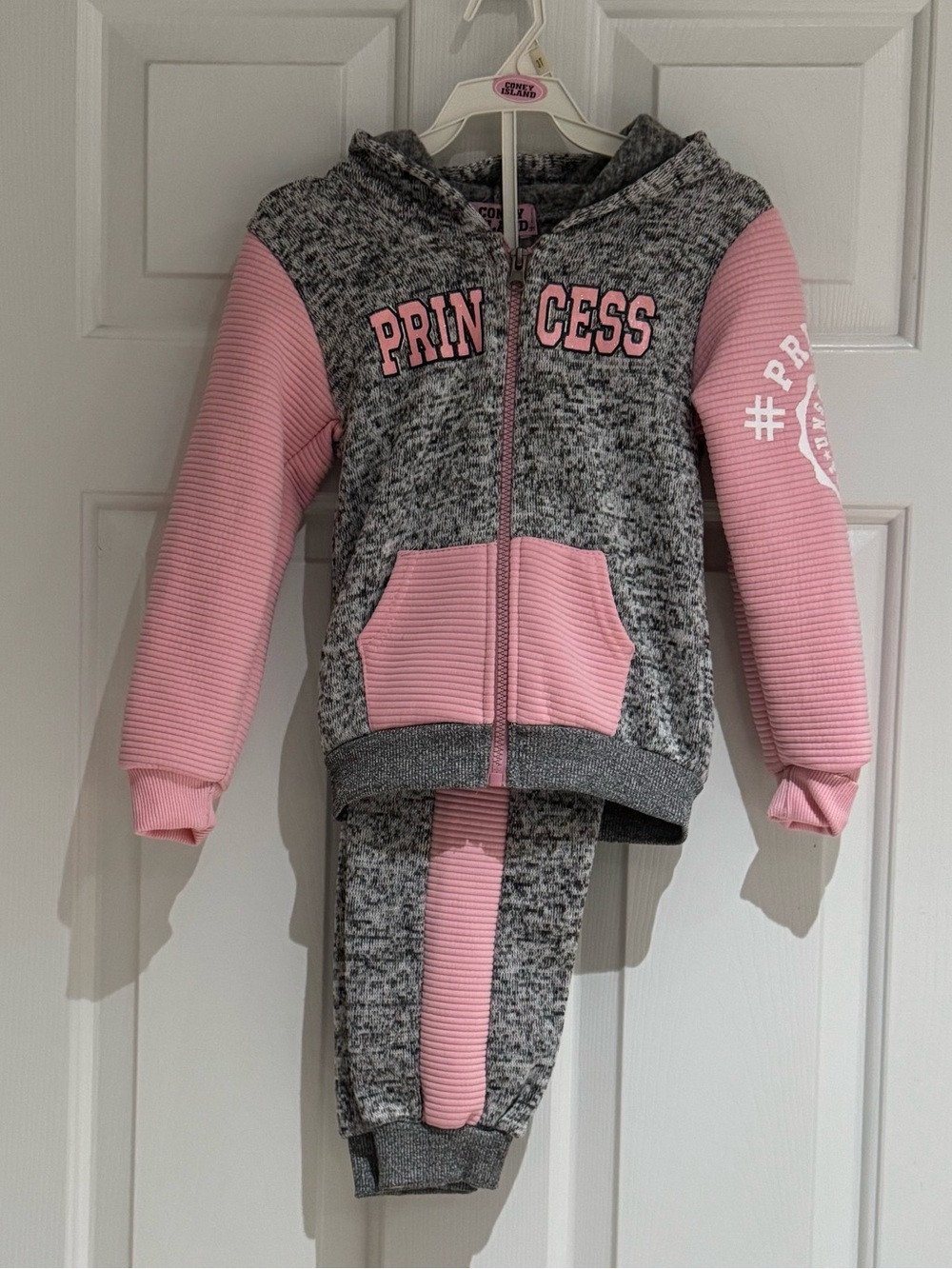 Princess Kids Hoodie and Pants Set. Size 3T. Comes with a new book! FREE!